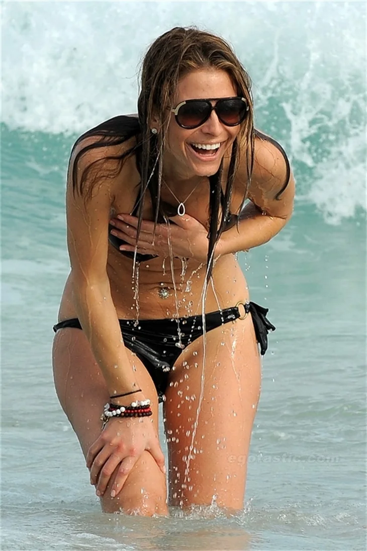 Maria Menounos'un verdiği bikinili frikik!