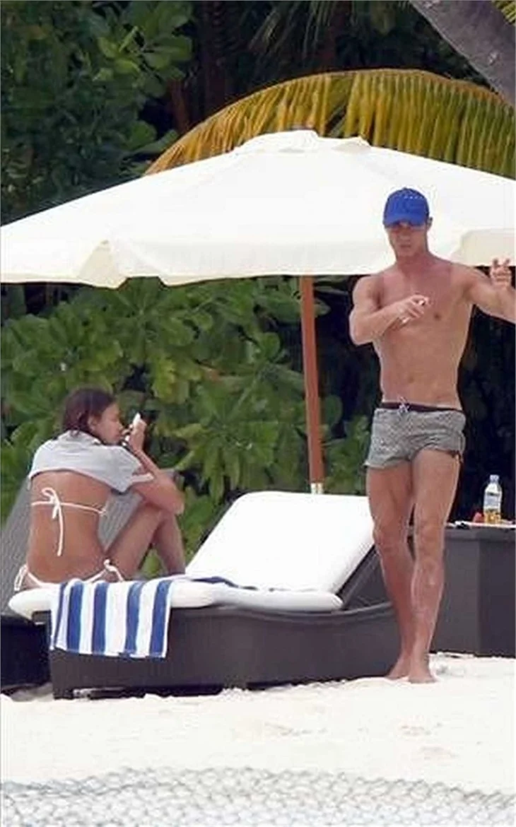Ronaldo, sevgilisiyle samimi pozlar sergiledi!