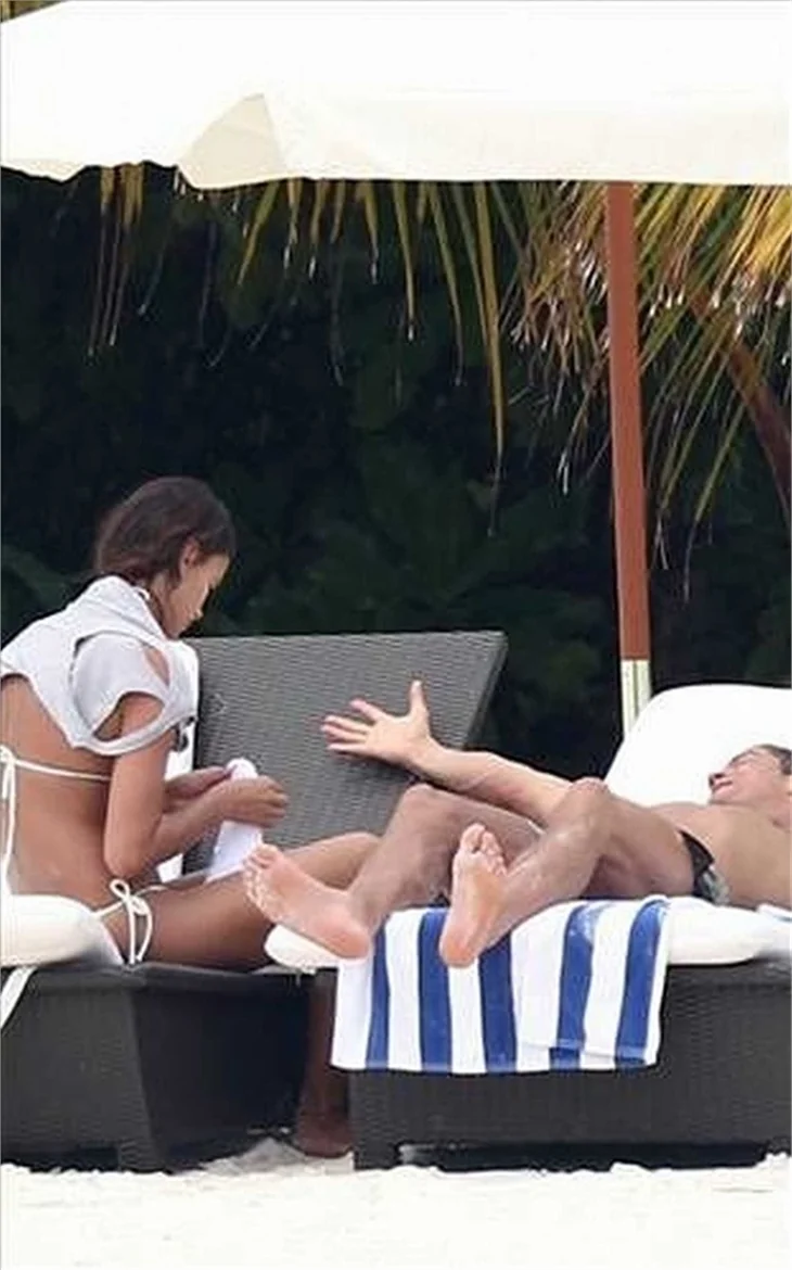 Ronaldo, sevgilisiyle samimi pozlar sergiledi!