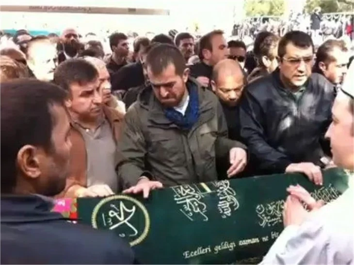 Defne, son yolculuğuna böyle uğurlandı!