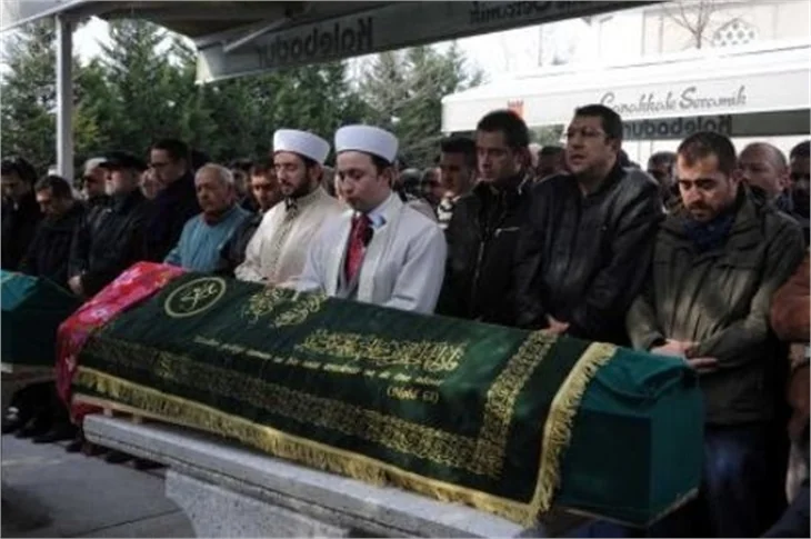 Defne, son yolculuğuna böyle uğurlandı!