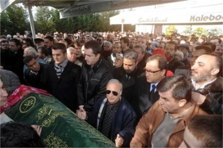 Defne, son yolculuğuna böyle uğurlandı!