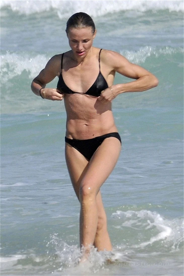 Cameron Diaz'ın, bikinili kaslı ve seksi vücudu!