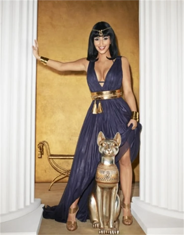 Kim Kardashian'ın Cleopatra pozları!