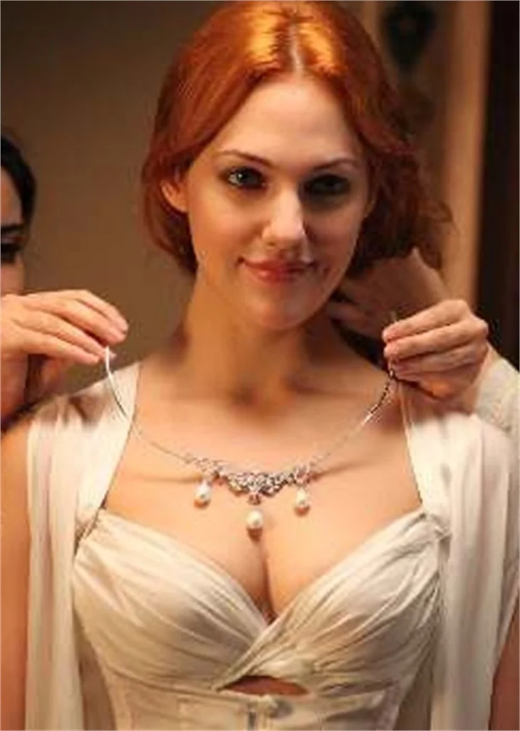 HÜRREM SULTAN'IN İLK KURBANI BİR DİZİ OLDU!