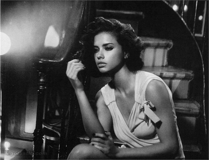 Adriana Lima,  Vouge'a özel pozlar verdi!