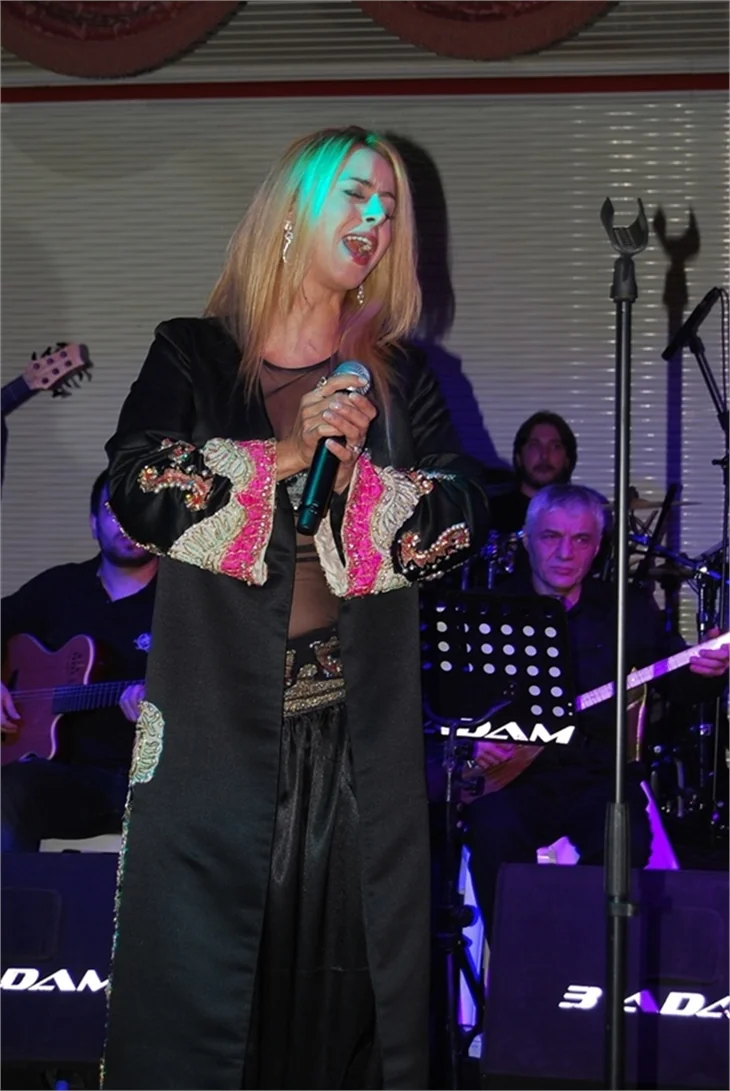 Niran Ünsal, Biga'da konser verdi