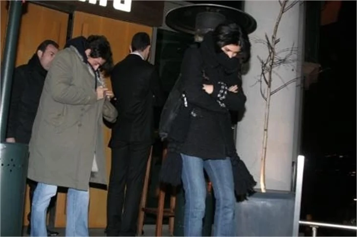 Tuba Büyüküstün bar çıkışı böyle görüntülendi..