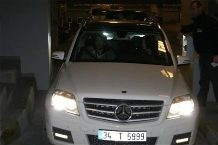 Tuba Büyüküstün bar çıkışı böyle görüntülendi..