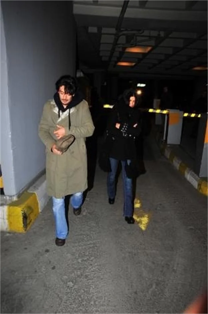 Tuba Büyüküstün bar çıkışı böyle görüntülendi..