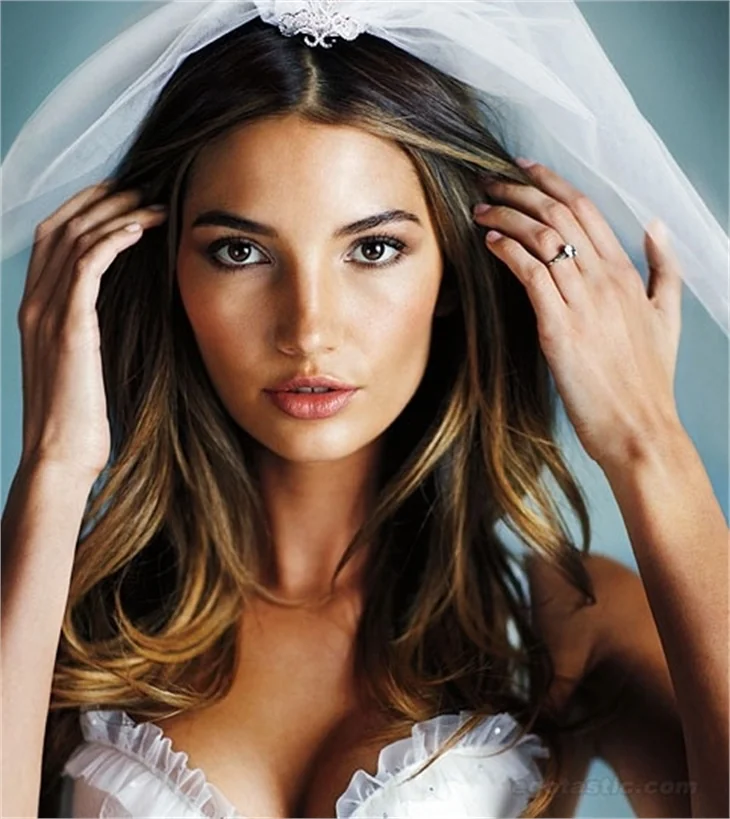 Güzel ve seksi gelin Lily Aldridge...
