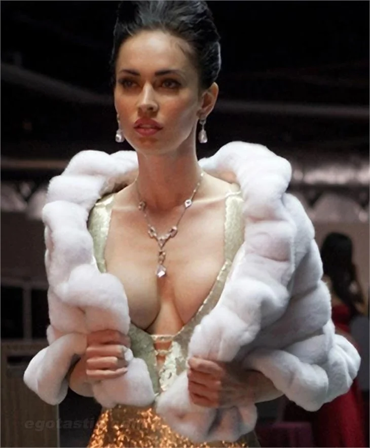 Kate Upton, ve Megan fox neses kesiyor!