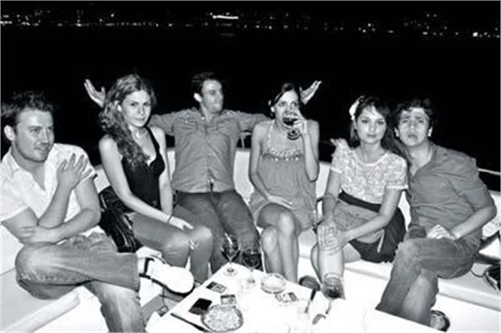 SETTE ZAMAN ÖYLE BİR GEÇER Kİ