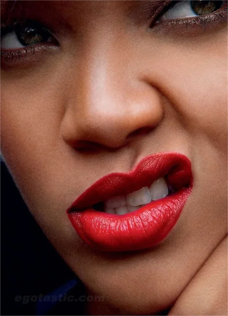 Kızılötesi Rihanna'dan muhteşem pozlar!