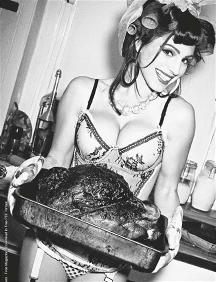 Çılgın ve seksi Kelly Brook fotoğrafları