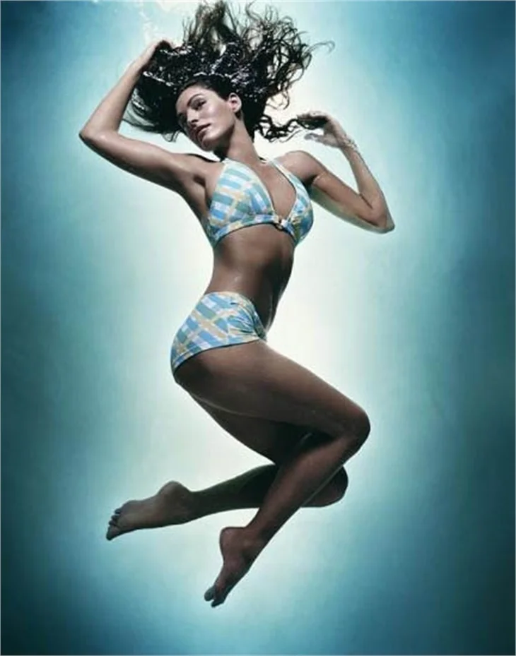 Kelly Brook'tan sıcak pozlar!