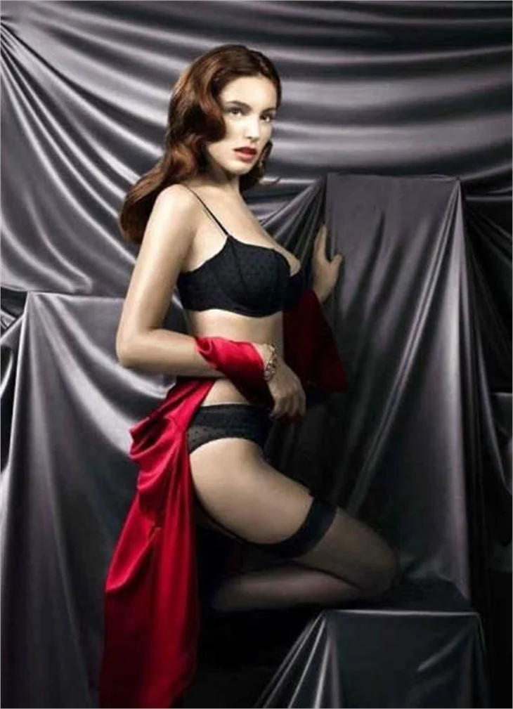 Kelly Brook'tan sıcak pozlar!