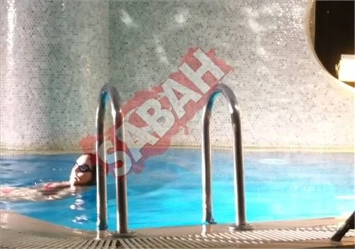 Bellucci doğum sonrası ilk kez bikinili görüntülendi..