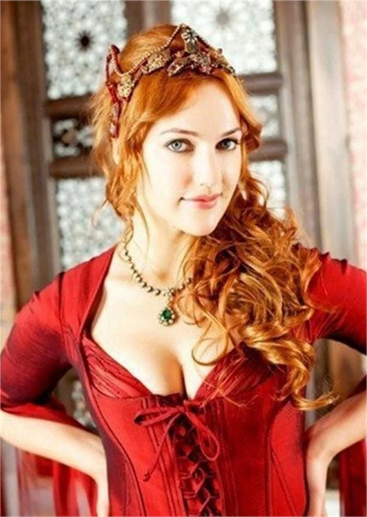 HÜRREM SULTAN'IN TAKILARINA ÖZEL KORUMA!