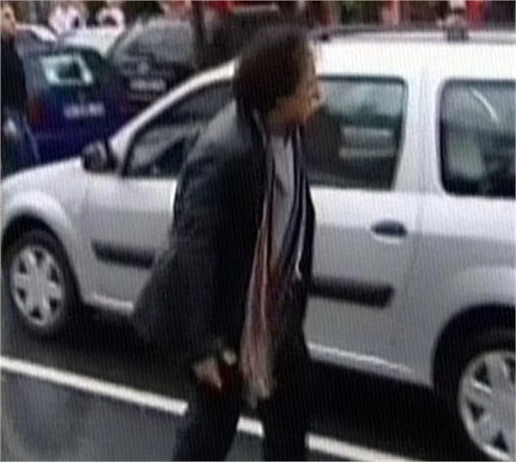 Bedri Baykam ve asistanı bıçaklandı...