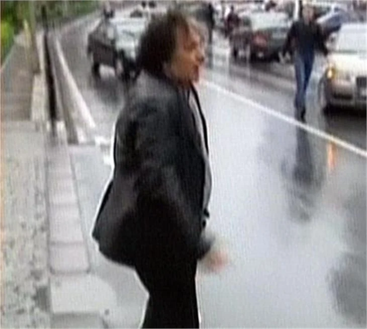 Bedri Baykam ve asistanı bıçaklandı...