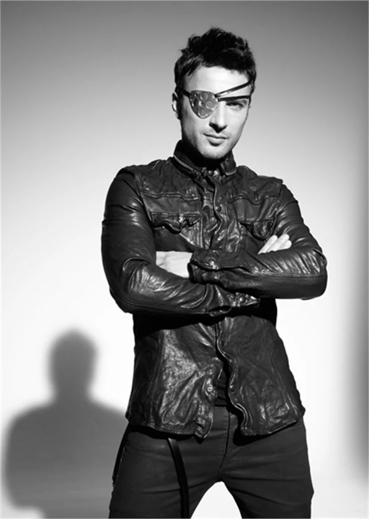 MEGASTAR TARKAN MİNİK KALPLERLE EL ELE...