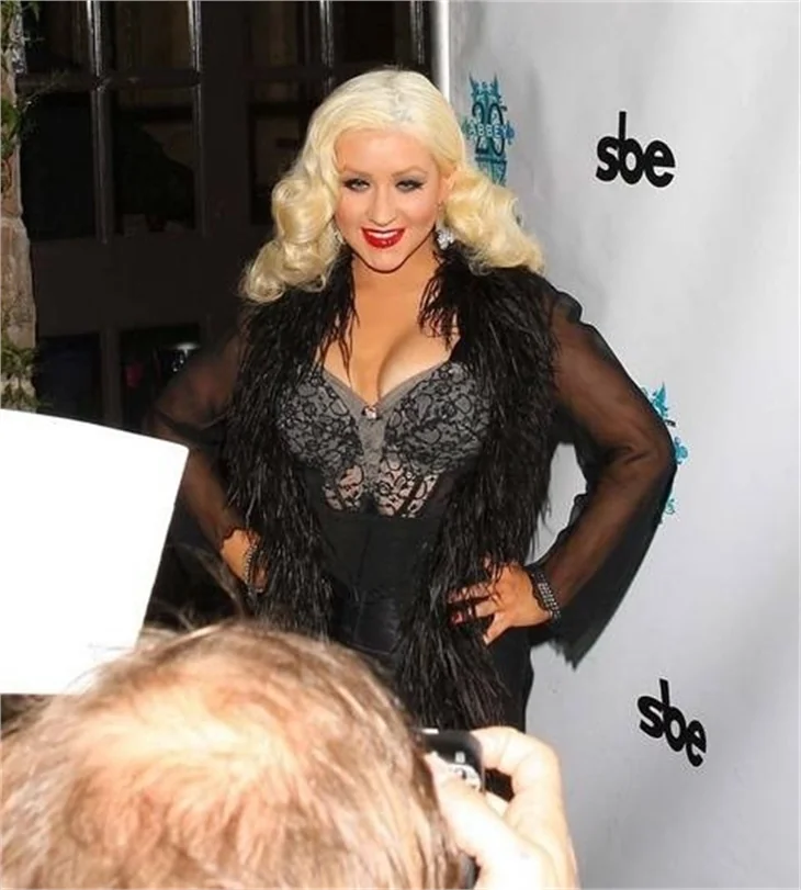 Christina Aguilera sarhoş oldu frikik verdi!