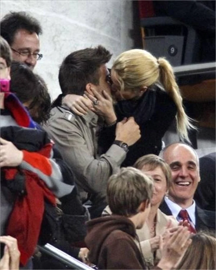 Shakira ve Pique için gol bahane, öpücük şahane!