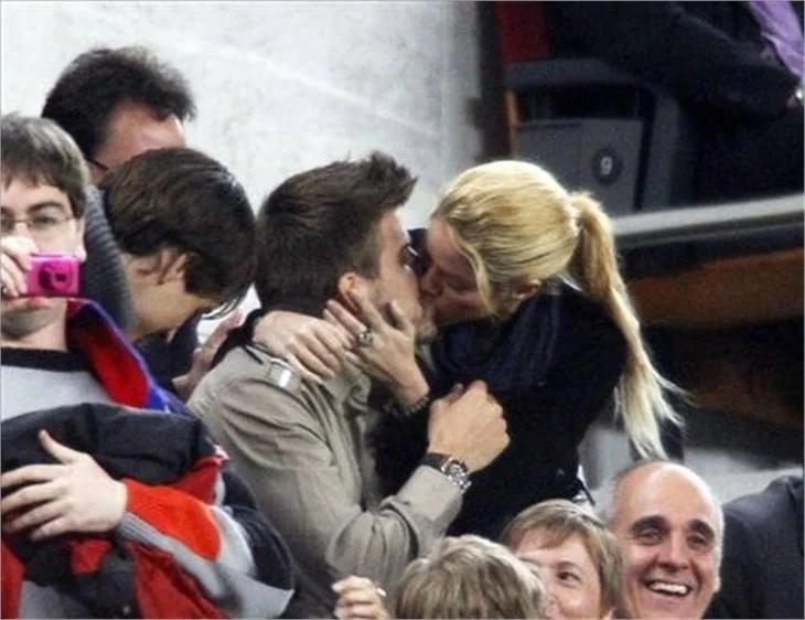 Shakira ve Pique için gol bahane, öpücük şahane!
