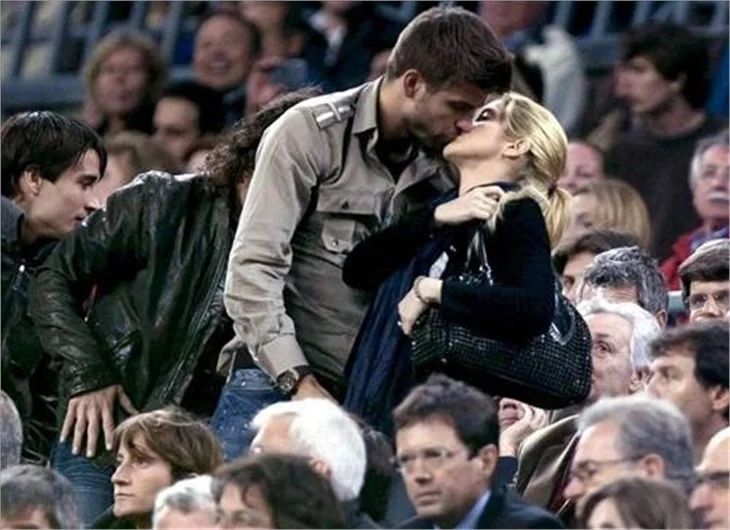 Shakira ve Pique için gol bahane, öpücük şahane!