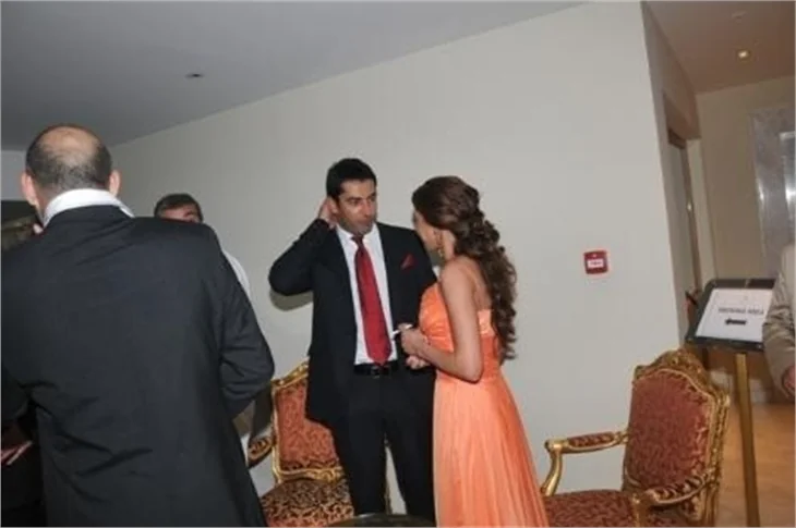 Zeynep Beşerler, Kenan İmirzalıoğlu ile görüntülendi..