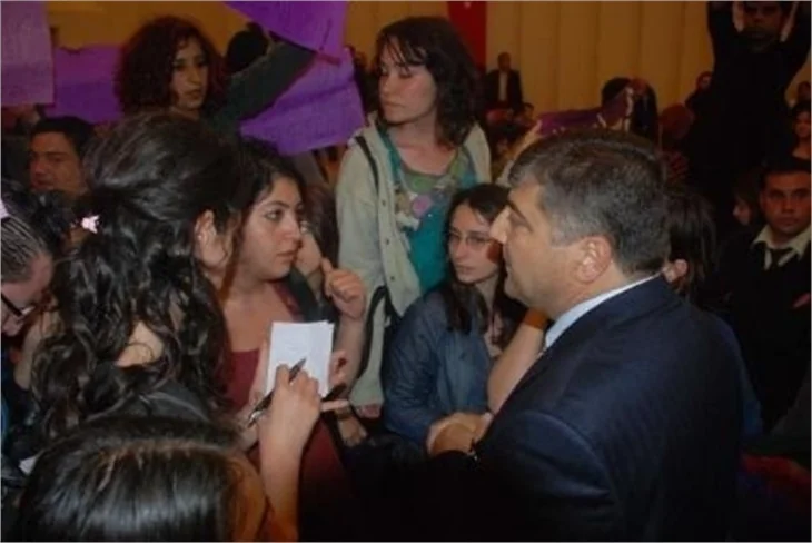 HINCAL ULUÇ'A PROTESTO ŞOKU!