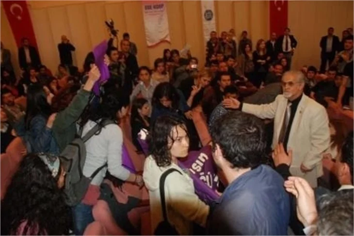 HINCAL ULUÇ'A PROTESTO ŞOKU!