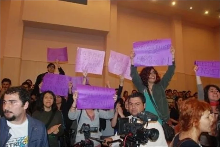 HINCAL ULUÇ'A PROTESTO ŞOKU!