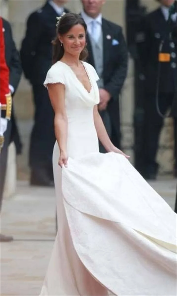 Prens William'ın baldızı Middleton sütyenle yakalandı..