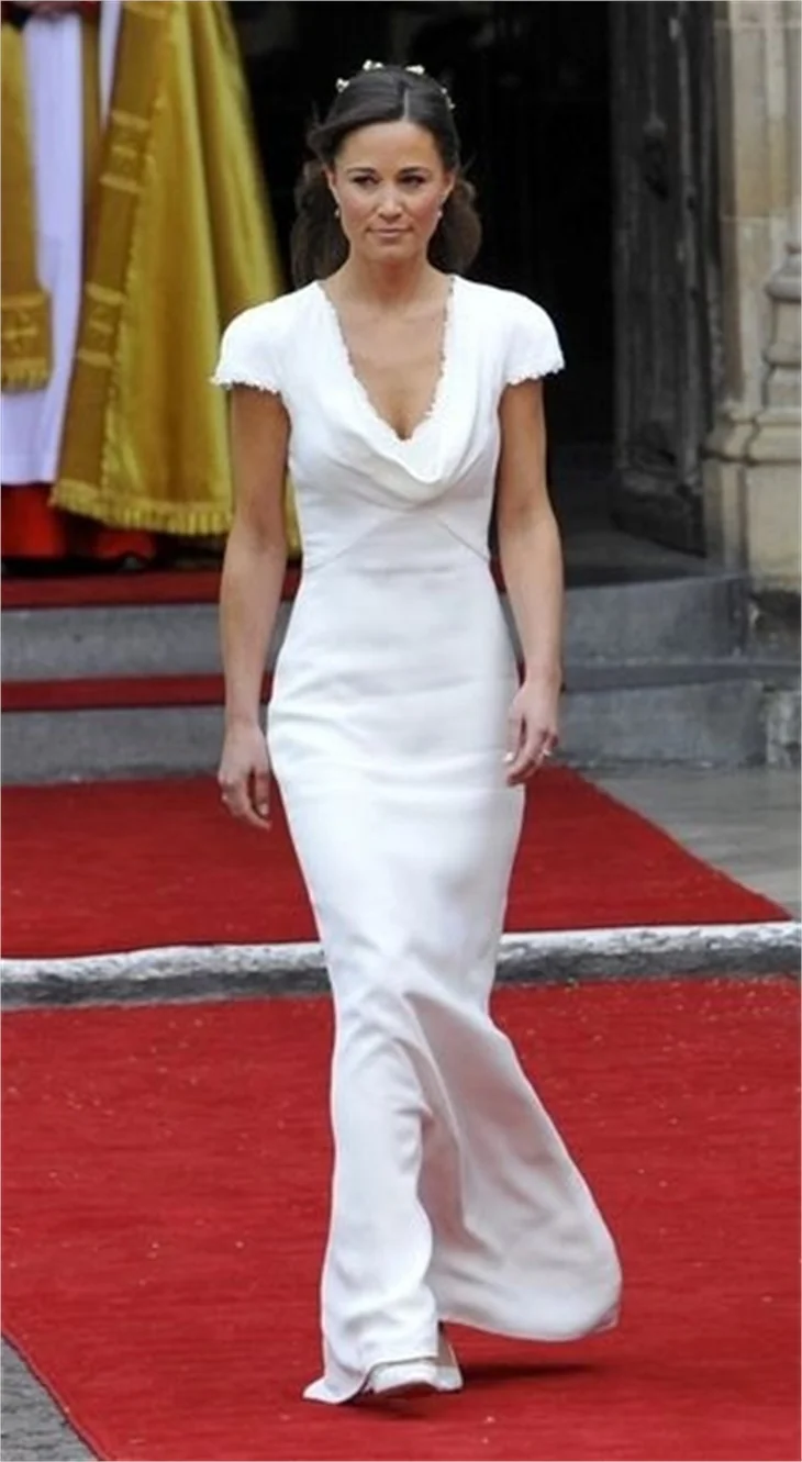 Prens William'ın baldızı Middleton sütyenle yakalandı..