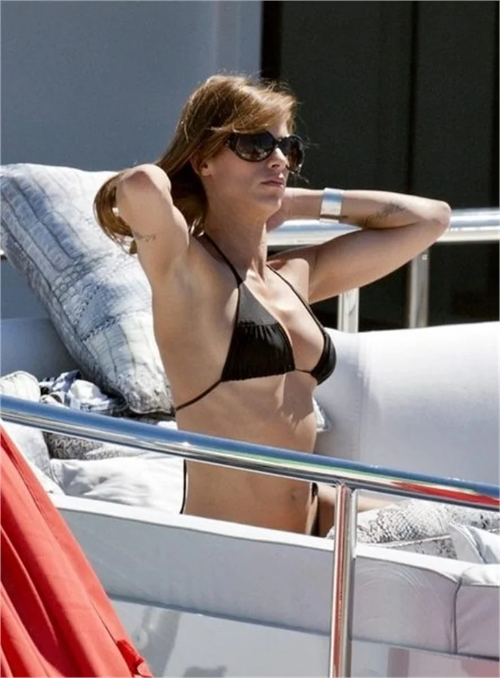 Elisabetta Canalis'in bikinili yat sefası!