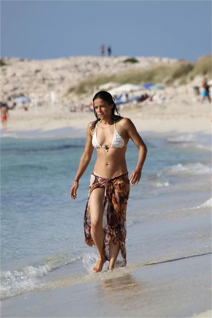 Güzel oyuncu Michelle Rodriguez'in tatil keyfi!