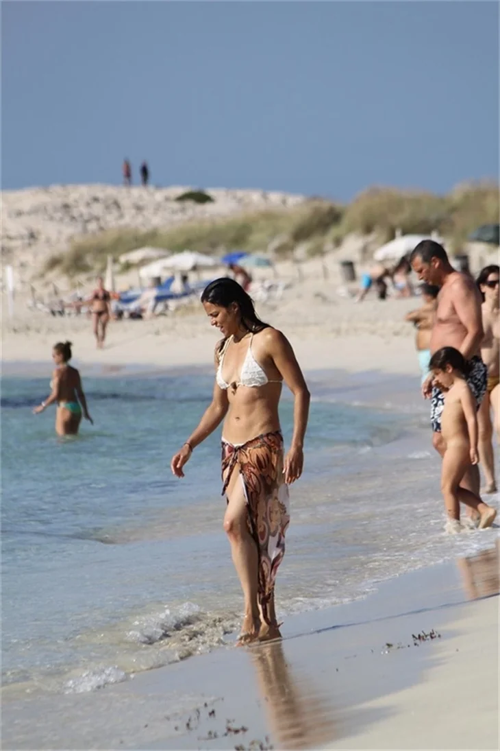Güzel oyuncu Michelle Rodriguez'in tatil keyfi!