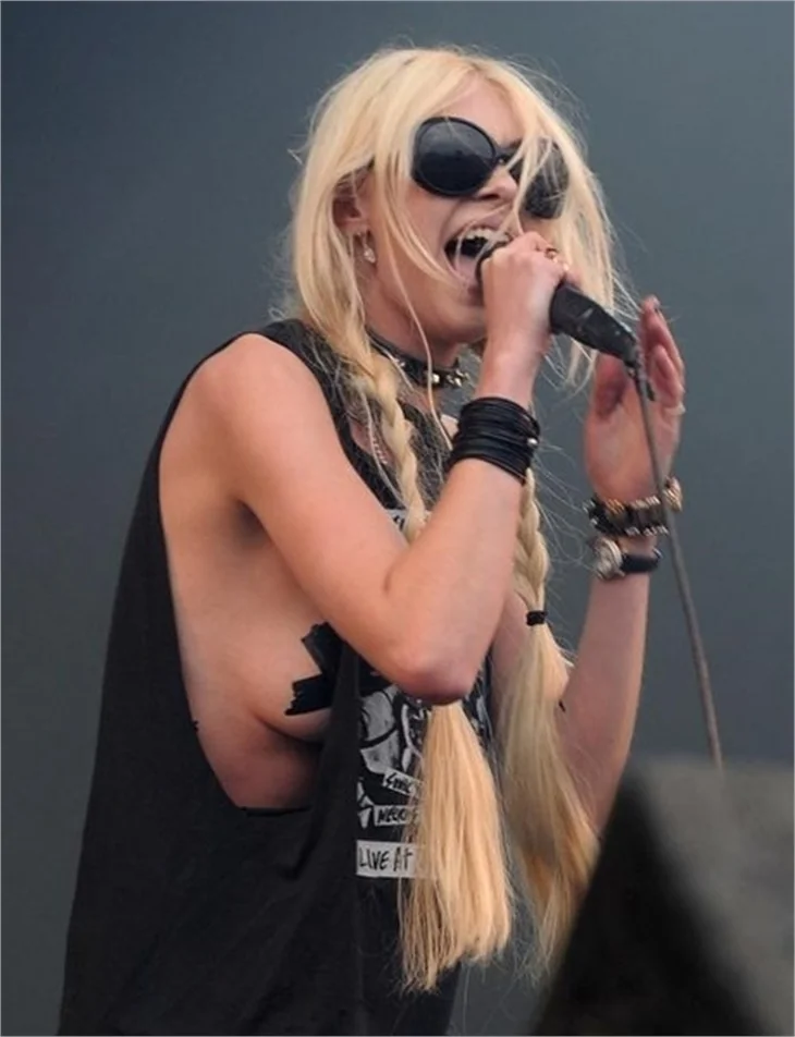 Çılgın şarkıcı Taylor Momsen, yine olay yarattı!