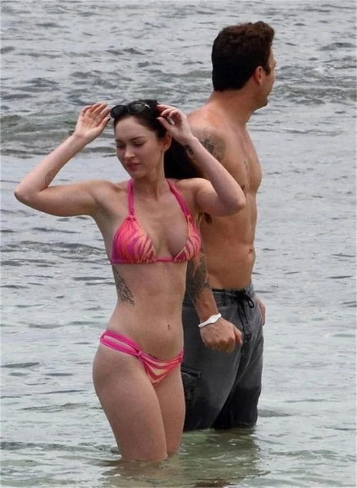 Dünyanın en seksi kadını Megan Fox Tatilde