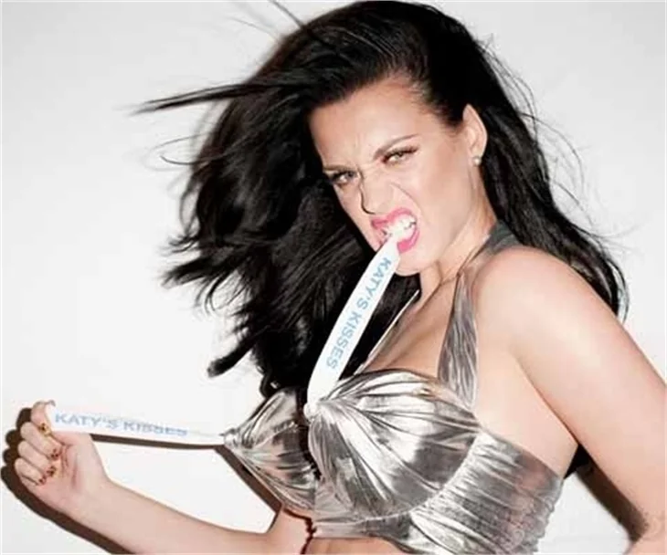 Seksi şarkıcı Katy Perry'den çılgın pozlar!