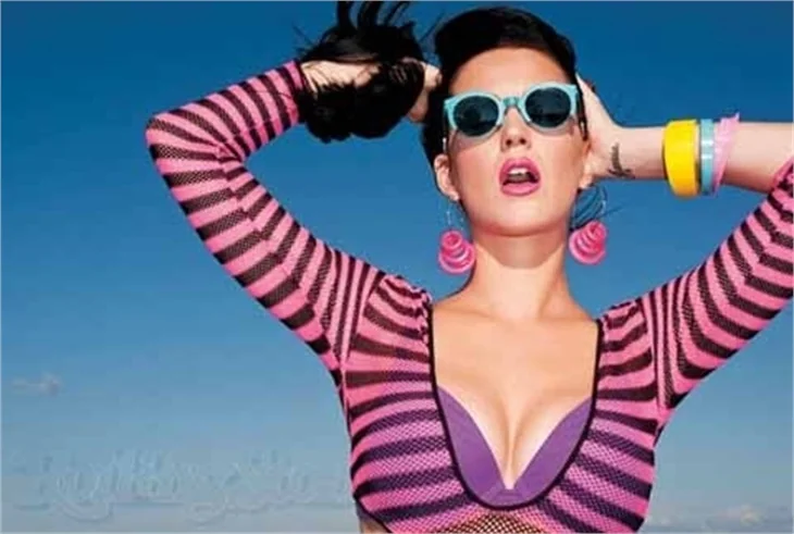 Seksi şarkıcı Katy Perry'den çılgın pozlar!