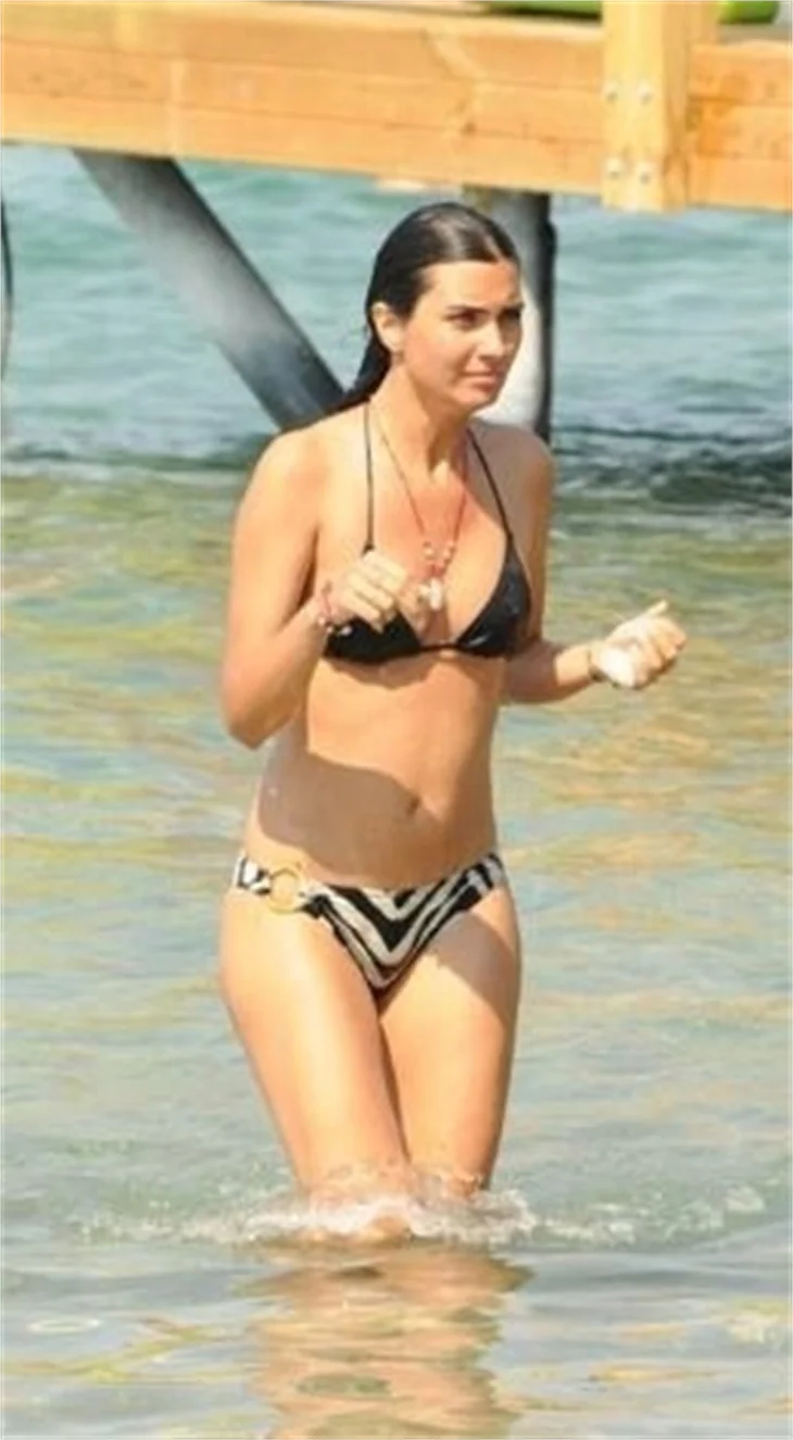 tuba-b-y-k-st-n-n-bikinili-foto-raflar