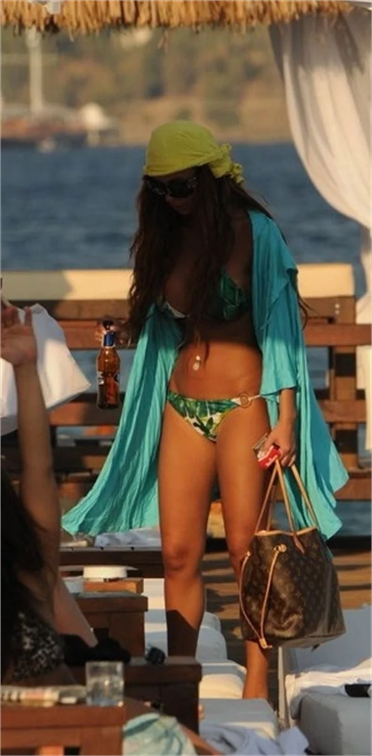 Oryantal Didem de bikini sezonunu açtı..
