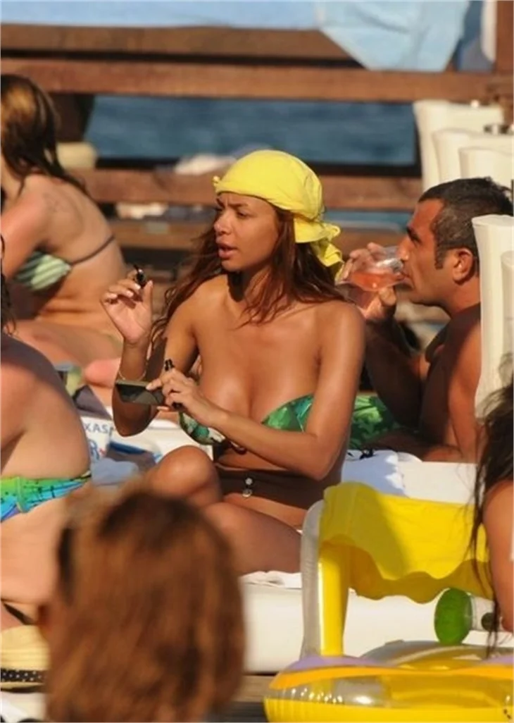 Oryantal Didem de bikini sezonunu açtı..