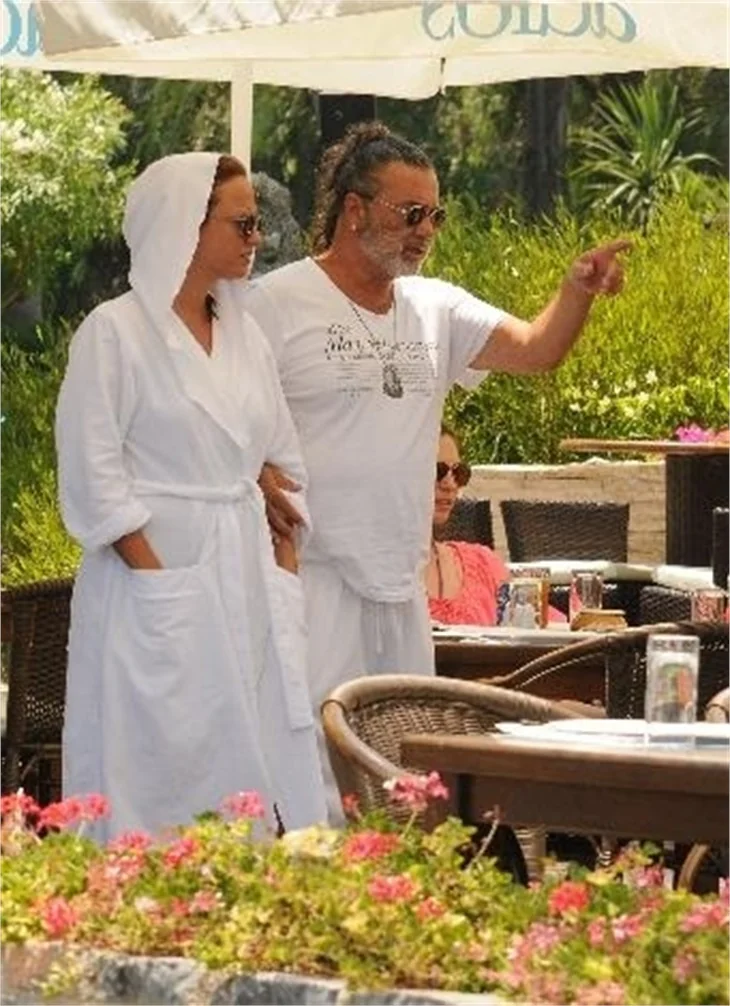 Sahilde bornoz turu...