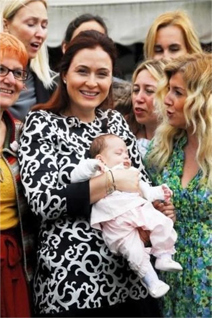 Ceyda Düvenci ve kızı Melisa