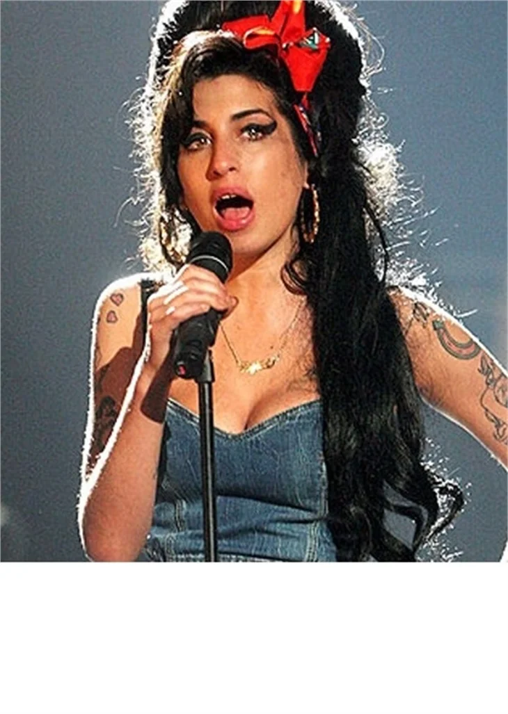 AMY WINEHOUSE'UN OTOPSİSİ YAPILDI