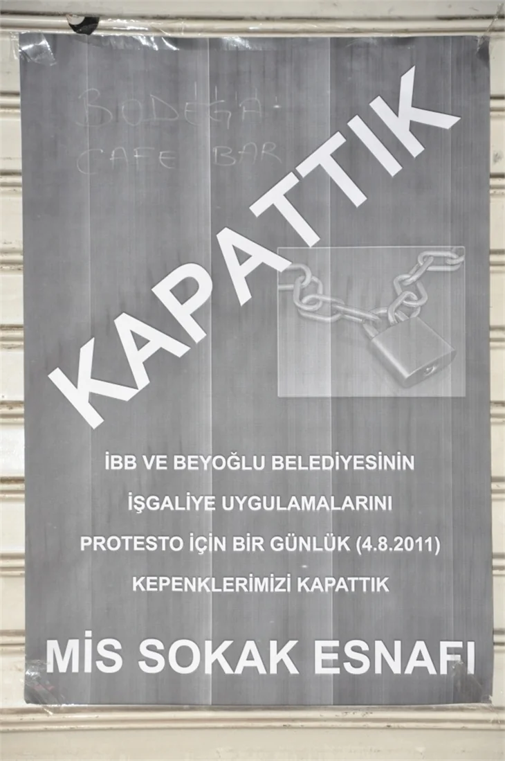 Beyoğlu'nda kepenk kapatıp eylem yaptılar